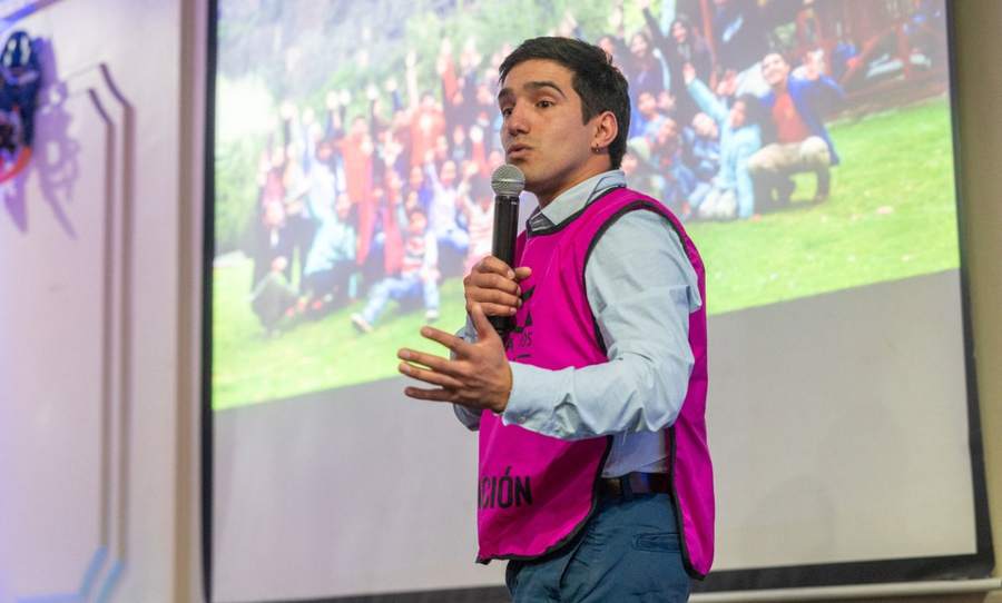 Francisco Castillo contando lo que hace la Fundación Nieve Para Todos - Chile Trasciende.